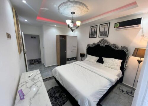 Queen room